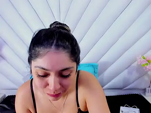 Lucy Anall  online show from June 2026 12:32:02 AM