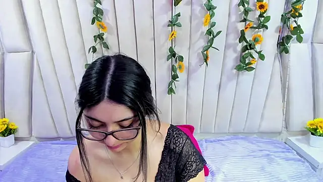 Snapshot of Lucy_Anall_ chatting on September 2025 10:15:02 PM Lucy Anall online show from September 2025 10:15:02 PM