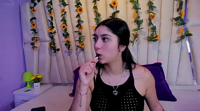 Snapshot of Lucy_Anall_ chatting on February 2025 10:00:01 PM Lucy Anall online show from February 2025 10:00:01 PM