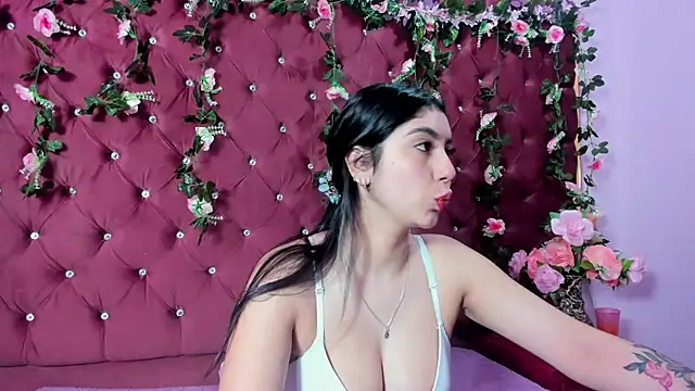 Lucy Anall  online show from June 2026 11:21:01 PM