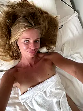 -OliWow- online show from November 2025 08:42:02 AM