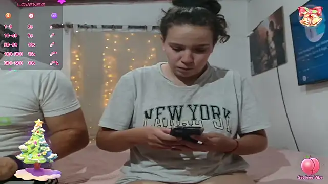 Snapshot of MelodyandChris chatting on December 2024 06:16:01 PM MelodyandChris online show from December 2024 06:16:01 PM