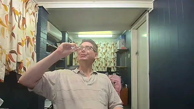 Snapshot of tilobinder chatting on November 2025 02:11:01 PM tilobinder online show from November 2025 02:11:01 PM