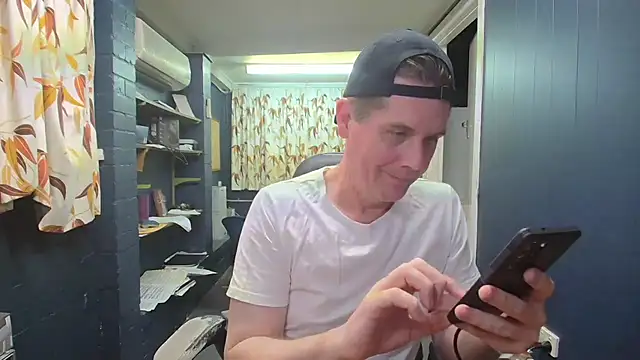 Snapshot of tilobinder chatting on December 2025 10:06:01 AM tilobinder online show from December 2025 10:06:01 AM