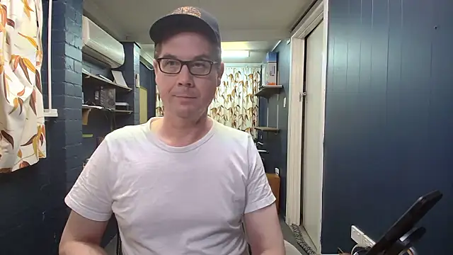 Snapshot of tilobinder chatting on January 2026 04:00:01 PM tilobinder online show from January 2026 04:00:01 PM