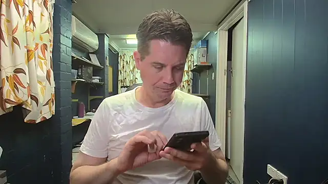 Snapshot of tilobinder chatting on December 2025 12:00:01 PM tilobinder online show from December 2025 12:00:01 PM