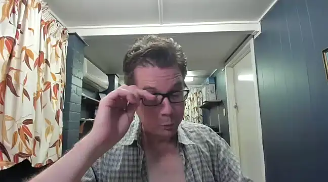 Snapshot of tilobinder chatting on December 2024 02:41:02 PM tilobinder online show from December 2024 02:41:02 PM