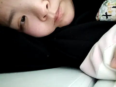 hello098712 online show from February 2026 12:15:01 PM