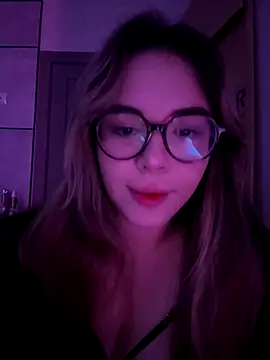 Snapshot of CutiePie3 chatting on October 2025 08:43:01 PM CutiePie3 online show from October 2025 08:43:01 PM