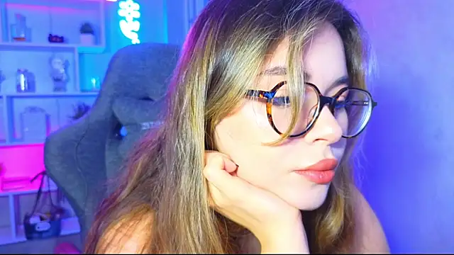 Snapshot of CutiePie3 chatting on October 2025 05:25:02 PM CutiePie3 online show from October 2025 05:25:02 PM