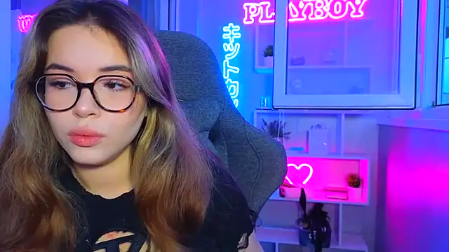 Snapshot of CutiePie3 chatting on October 2025 03:02:01 PM CutiePie3 online show from October 2025 03:02:01 PM