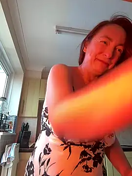 LouiseTswing online show from October 2025 11:12:01 AM