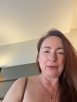 LouiseTswing online show from April 2026 02:35:01 PM