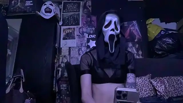 MissMidnightUK online show from October 2025 12:18:02 AM