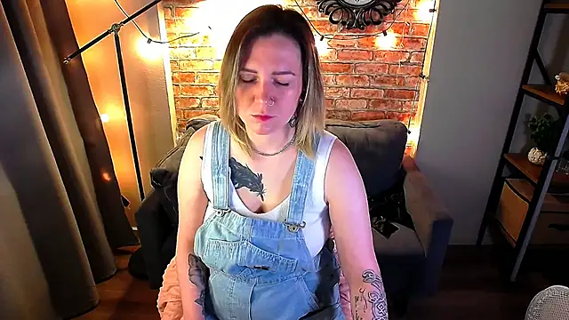Ozalin Green online show from September 2025 07:25:02 PM