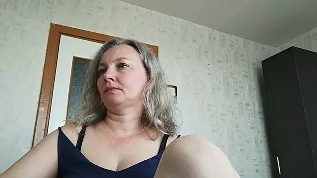 Snapshot of EdithManning chatting on July 2026 06:11:02 AM EdithManning online show from July 2026 06:11:02 AM