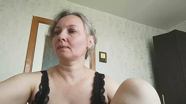 Snapshot of EdithManning chatting on June 2026 07:35:02 AM EdithManning online show from June 2026 07:35:02 AM