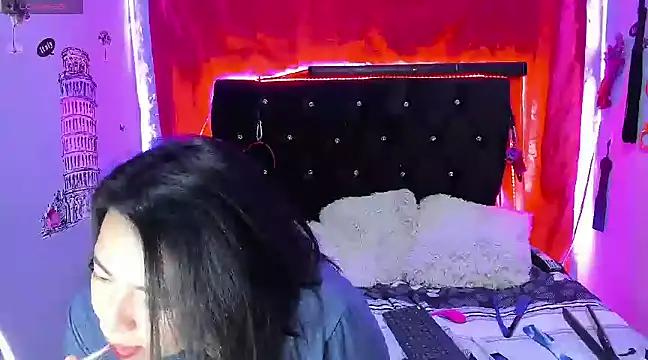 Snapshot of katieeandsharonn chatting on February 2025 02:19:01 AM katieeandsharonn online show from February 2025 02:19:01 AM