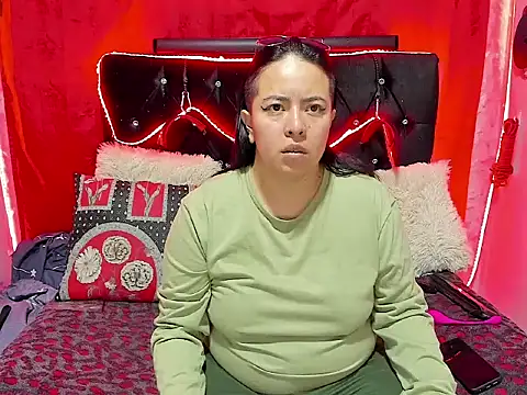 katieeandsharonn online show from November 2025 01:36:02 PM