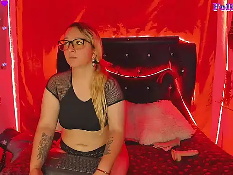 katieeandsharonn online show from November 2025 03:05:02 PM