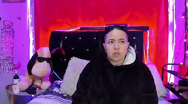 Snapshot of katieeandsharonn chatting on January 2025 12:17:01 AM katieeandsharonn online show from January 2025 12:17:01 AM