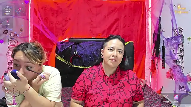 Snapshot of katieeandsharonn chatting on October 2025 01:54:02 PM katieeandsharonn online show from October 2025 01:54:02 PM