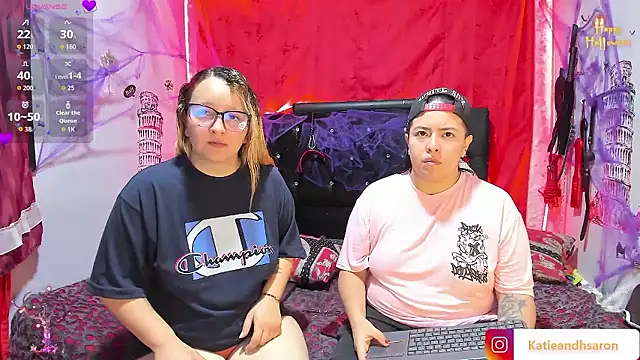 Snapshot of katieeandsharonn chatting on October 2025 01:11:02 PM katieeandsharonn online show from October 2025 01:11:02 PM