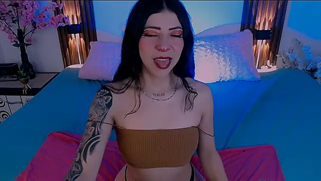Snapshot of AmyHE chatting on May 2026 10:43:02 AM AmyHE online show from May 2026 10:43:02 AM