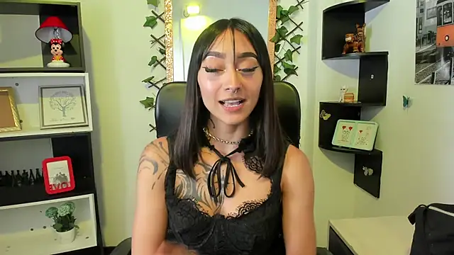 Miaa Thopmson online show from October 2025 10:11:01 PM