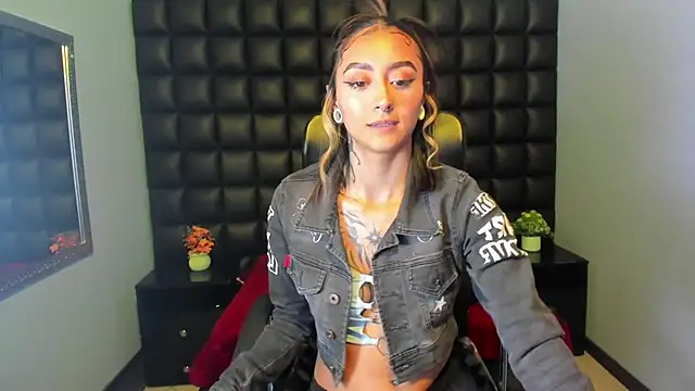 Miaa Thopmson online show from October 2025 08:54:02 PM