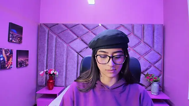 Miaa Thopmson online show from November 2025 12:11:02 AM