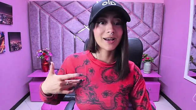 Miaa Thopmson online show from December 2025 05:22:02 PM