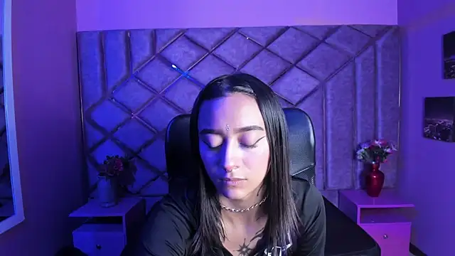 Miaa Thopmson online show from September 2025 10:52:02 PM