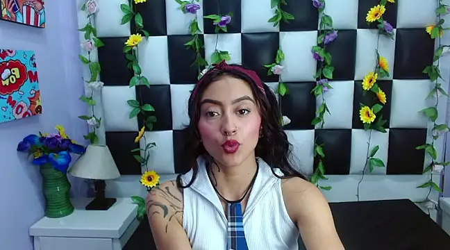 Miaa Thopmson online show from March 2025 03:58:02 PM