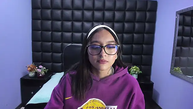 Miaa Thopmson online show from December 2025 01:52:02 AM