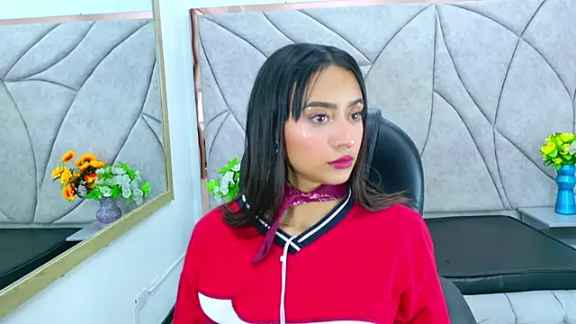 Miaa Thopmson online show from October 2025 03:42:01 PM