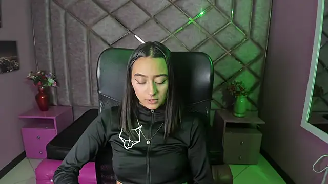 Miaa Thopmson online show from September 2025 11:16:01 PM