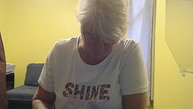 canadiancougar1965 online show from November 2025 02:07:02 PM