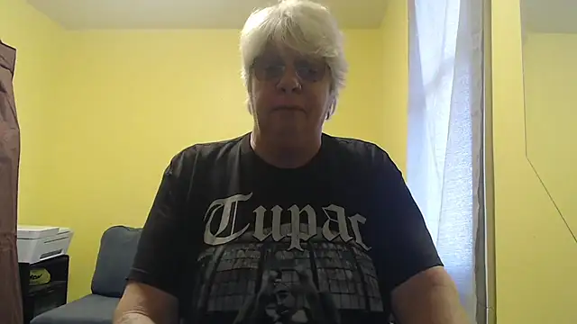 canadiancougar1965 online show from November 2025 01:44:02 PM