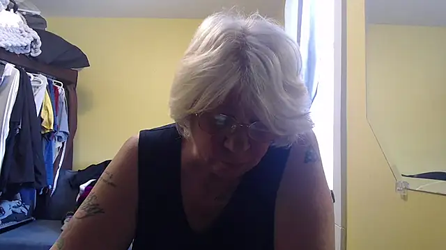 canadiancougar1965 online show from March 2026 03:35:02 PM