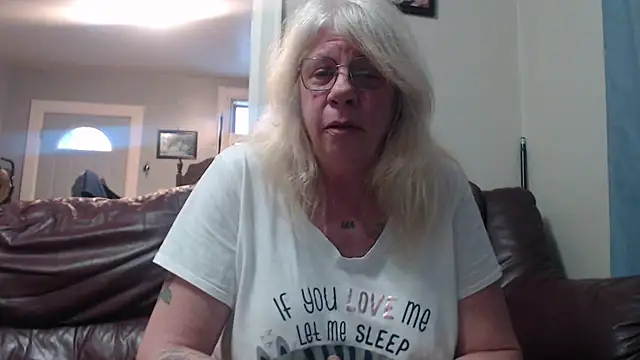 Snapshot of canadiancougar1965 chatting on February 2025 10:22:02 PM canadiancougar1965 online show from February 2025 10:22:02 PM