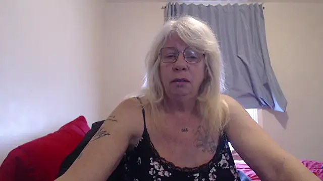 Snapshot of canadiancougar1965 chatting on December 2024 04:18:01 PM canadiancougar1965 online show from December 2024 04:18:01 PM