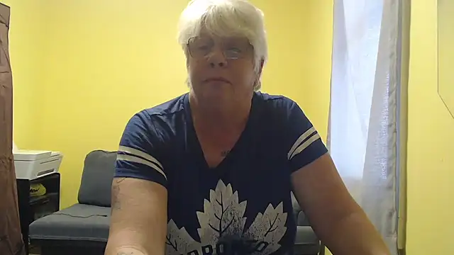 canadiancougar1965 online show from November 2025 03:46:02 PM