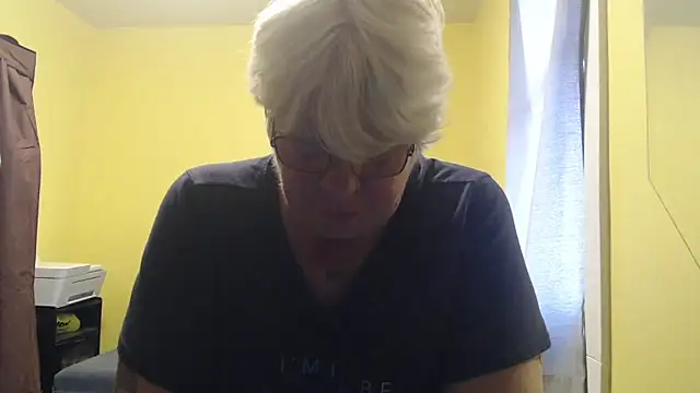 canadiancougar1965 online show from December 2025 02:52:01 PM