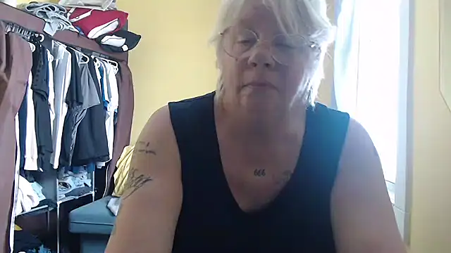 canadiancougar1965 online show from February 2026 04:48:02 PM