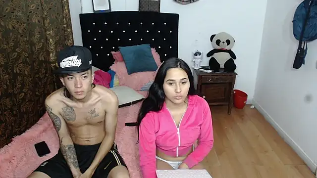 Snapshot of Kitty_and_jake chatting on February 2025 04:12:02 AM Kitty and jake online show from February 2025 04:12:02 AM