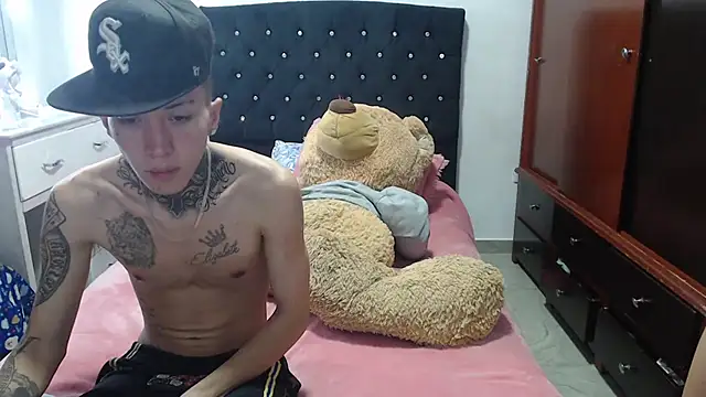 Snapshot of Kitty_and_jake chatting on October 2025 02:12:02 AM Kitty and jake online show from October 2025 02:12:02 AM