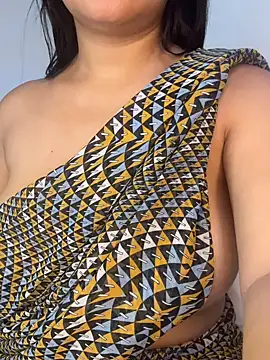 Snapshot of shara_queen1 chatting on November 2025 01:59:02 AM shara queen1 online show from November 2025 01:59:02 AM