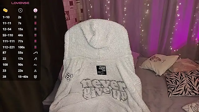 sophie  lee online show from January 2026 04:32:01 PM