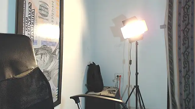 Snapshot of angelbianchii chatting on January 2025 01:10:01 AM angelbianchii online show from January 2025 01:10:01 AM